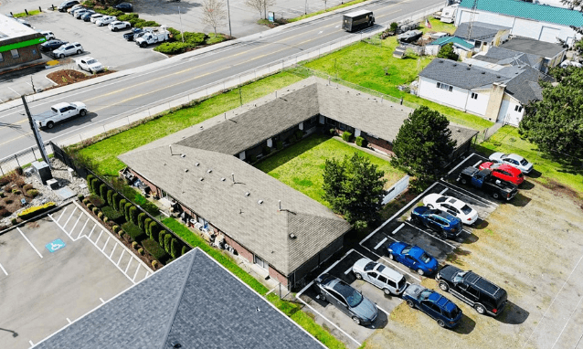 Single-Story, U-shaped 8-unit Apartment Courtyard Complex
